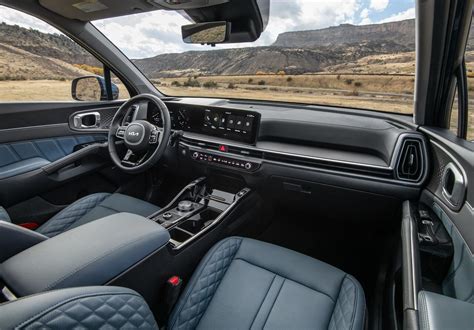 Interni spaziosi della Kia Sorento a sette posti