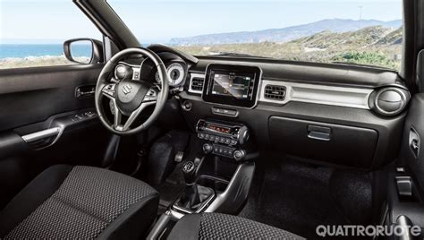 Interni della Suzuki Ignis Hybrid con touchscreen