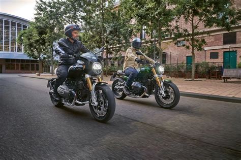 Confronto fianco a fianco di BMW R nineT e BMW R 12