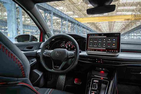 Interni Volkswagen Golf 7 GTI con tasto modalità ben visibile