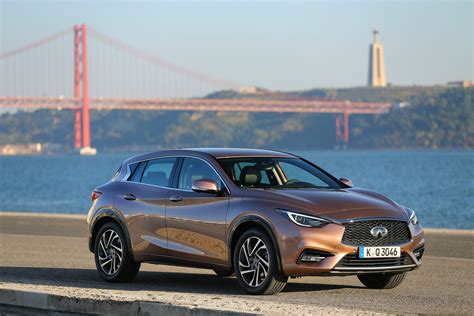 Infiniti Q30