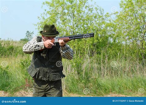 Cacciatore di Carri che mira con il Tankgewehr 1918