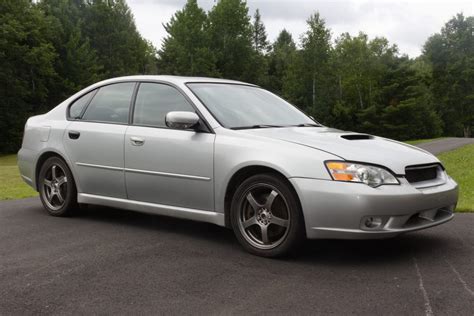 Interni Subaru Legacy 2006 con dettagli in alluminio