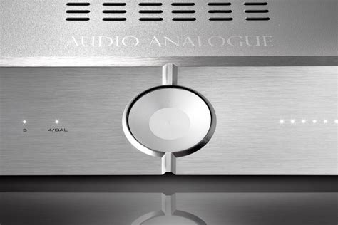 Dettaglio del pulsante centrale Audio Analogue Cento
