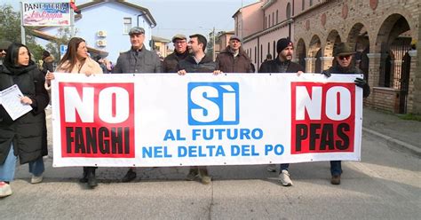 Manifestazione di protesta contro un progetto edilizio