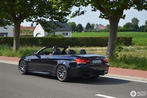 Vista frontale di una BMW E93 cabriolet