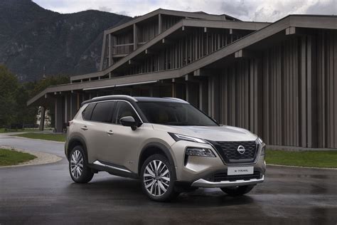 Nissan X-Trail e-POWER esterno dinamico