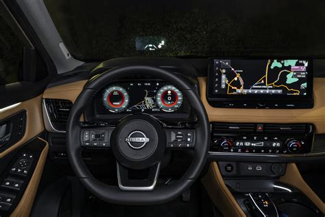 Interni Nissan X-Trail e-POWER con display e HUD