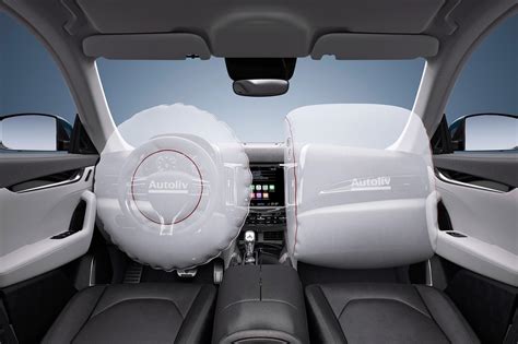 Tipi di airbag in un'automobile moderna