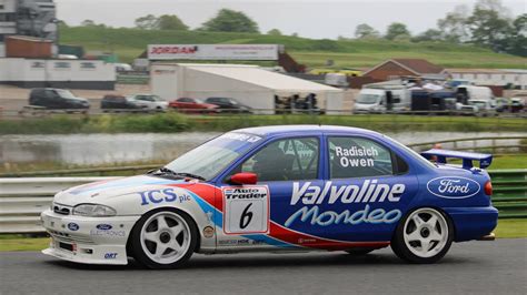 Ford Mondeo da competizione BTCC