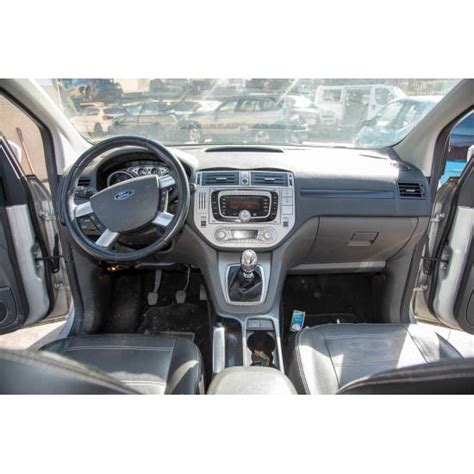 Interno abitacolo Ford Kuga 2008 con cassetto portaoggetti