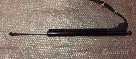 Meccanismo di un pistone per bagagliaio