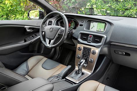 Volvo V40 Cross Country interni e infotainment