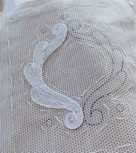 Ricamo freestyle su tulle