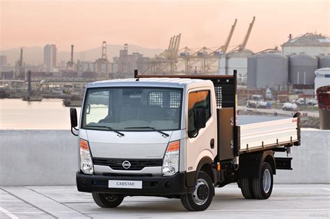 Nissan NT400 Cabstar in azione