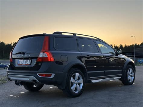 Volvo XC70 D5 in un ambiente montano