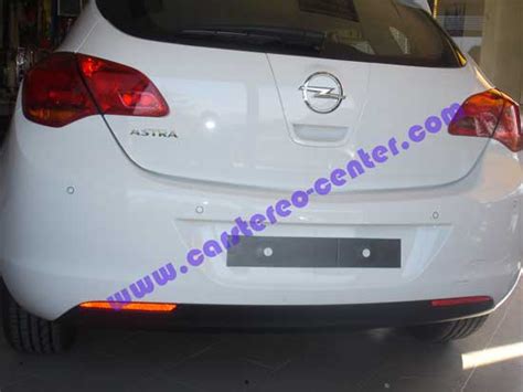 Opel Astra - vista posteriore con sensori di parcheggio