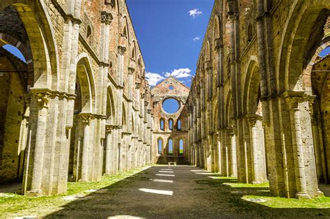 Veduta panoramica dell'Abbazia di San Galgano
