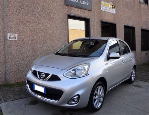 Nissan Micra interna con accessori installati