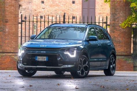 Kia Niro prezzi e incentivi