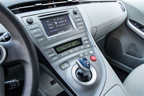 Toyota Prius III interni con navigatore JBL