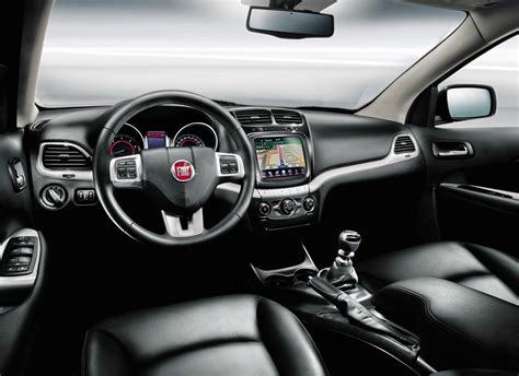 Interni della Fiat Freemont con display infotainment