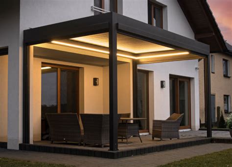 Pergola moderna con illuminazione LED integrata