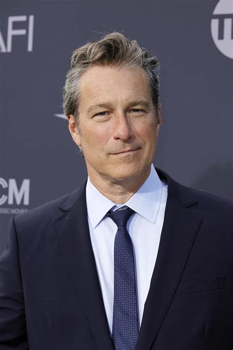 John Corbett in una scena di 