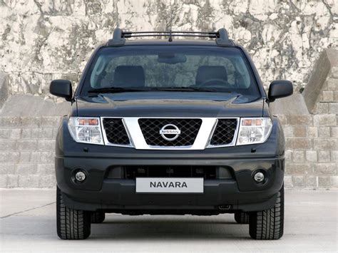 Nissan Navara D40 front view