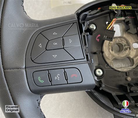 Infografica: Comandi ausiliari al volante