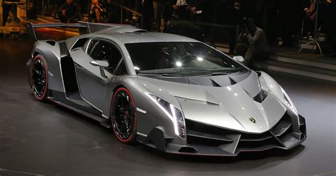 Auto sportive di lusso parcheggiate