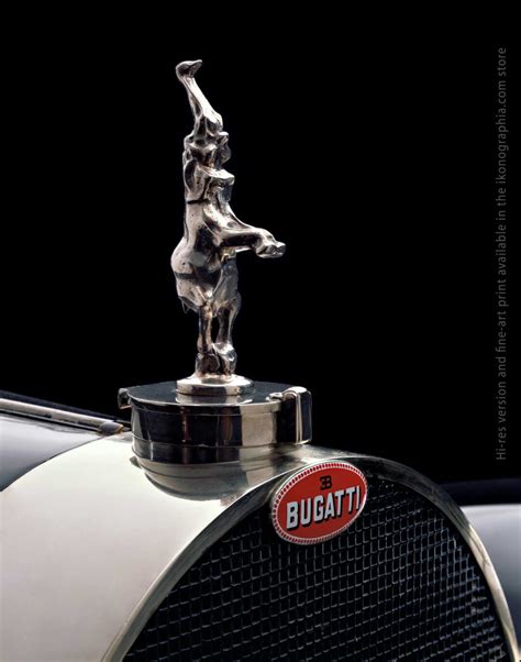 Particolare della statuetta dell'elefante danzante Bugatti