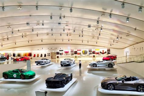 Vetture sportive di lusso in esposizione