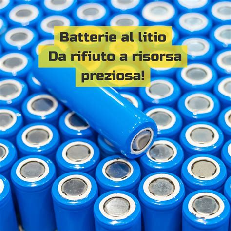 batterie al litio in un magazzino