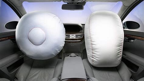 Immagine di un airbag che si gonfia