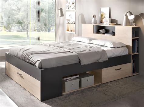 Interno cabina Volvo FH13 con letto e vani portaoggetti