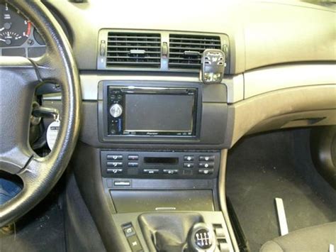 Interno BMW E46 con autoradio doppio DIN