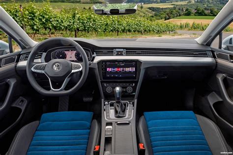 Volkswagen Passat B8 interni e tecnologia
