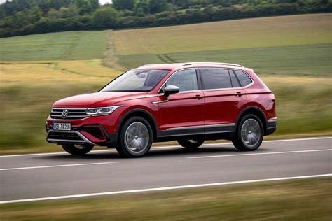 Volkswagen Tiguan Allspace in movimento