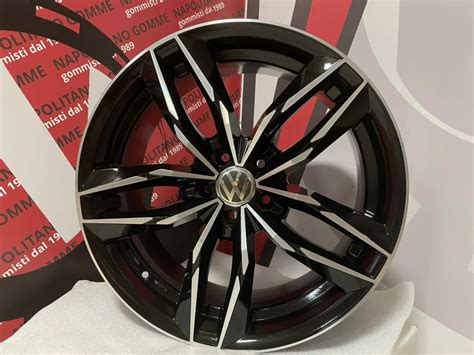 Dettaglio cerchi e pneumatici Volkswagen Tiguan R-Line