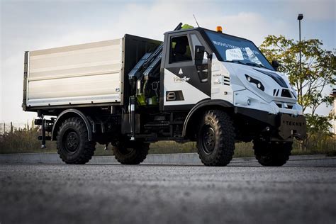 Veicolo 4x4 in cantiere