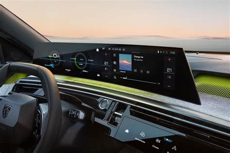 Interni Peugeot 5008 con Panoramic i-Cockpit