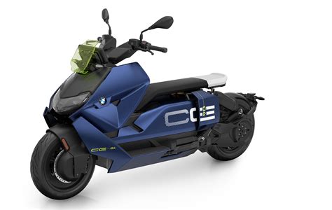 BMW CE 04 in città