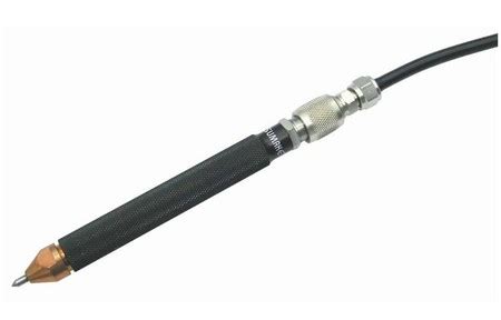 Penna pneumatica per incisione in azione