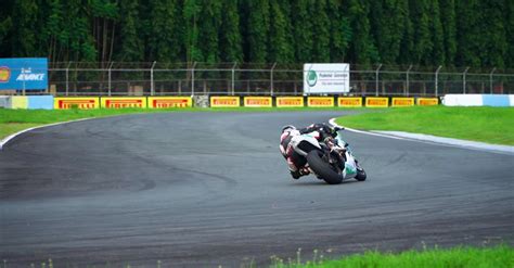 Moto che curva in modo instabile