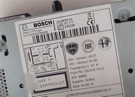 Documento con codice radio Volvo in evidenza