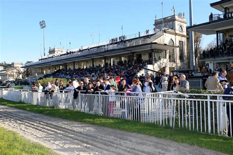 Folla all'Ippodromo Martini