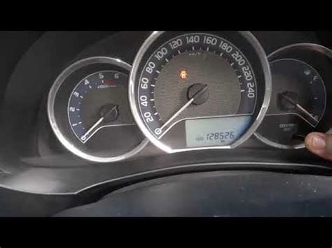 Cruscotto della Toyota Corolla Verso con indicatore carburante