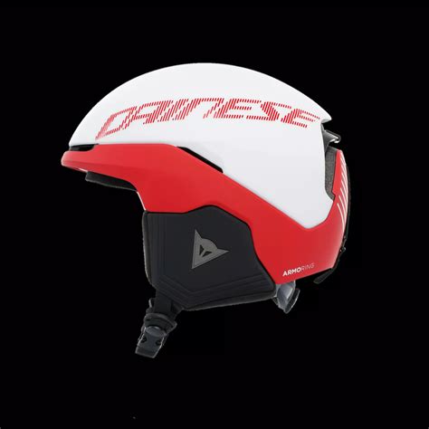Atleta di downhill con casco e abbigliamento protettivo Dainese