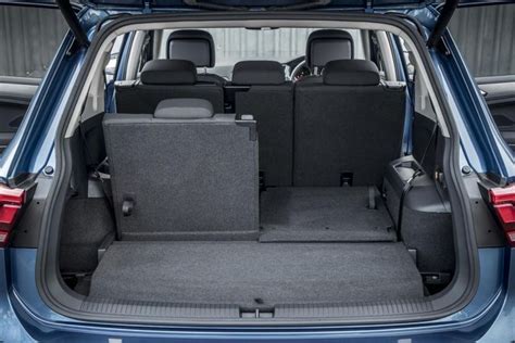 Volkswagen Tiguan Allspace interni con 7 posti